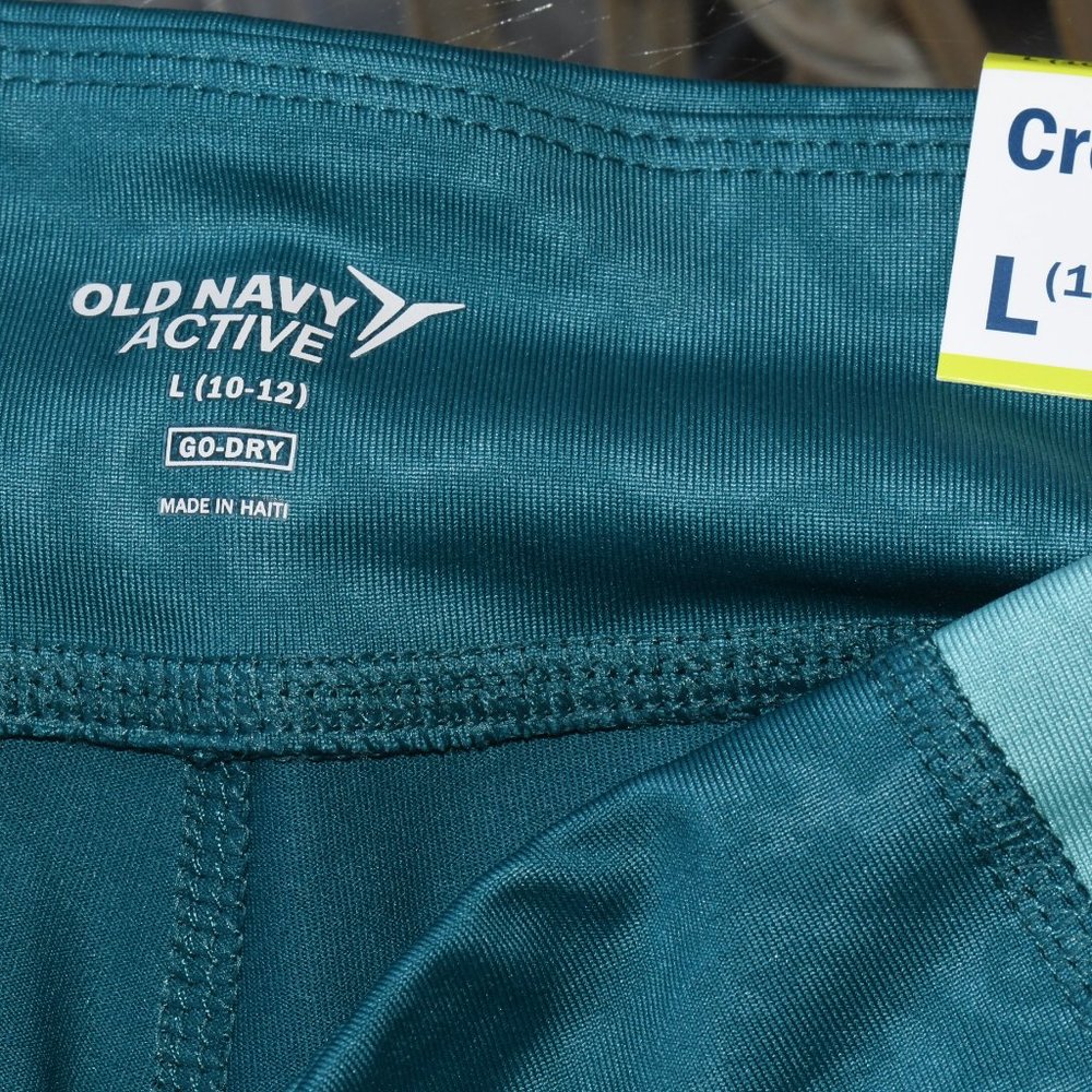 Old Navy Active Mid Rise Crop Pants NWT - Picture 3 of 3